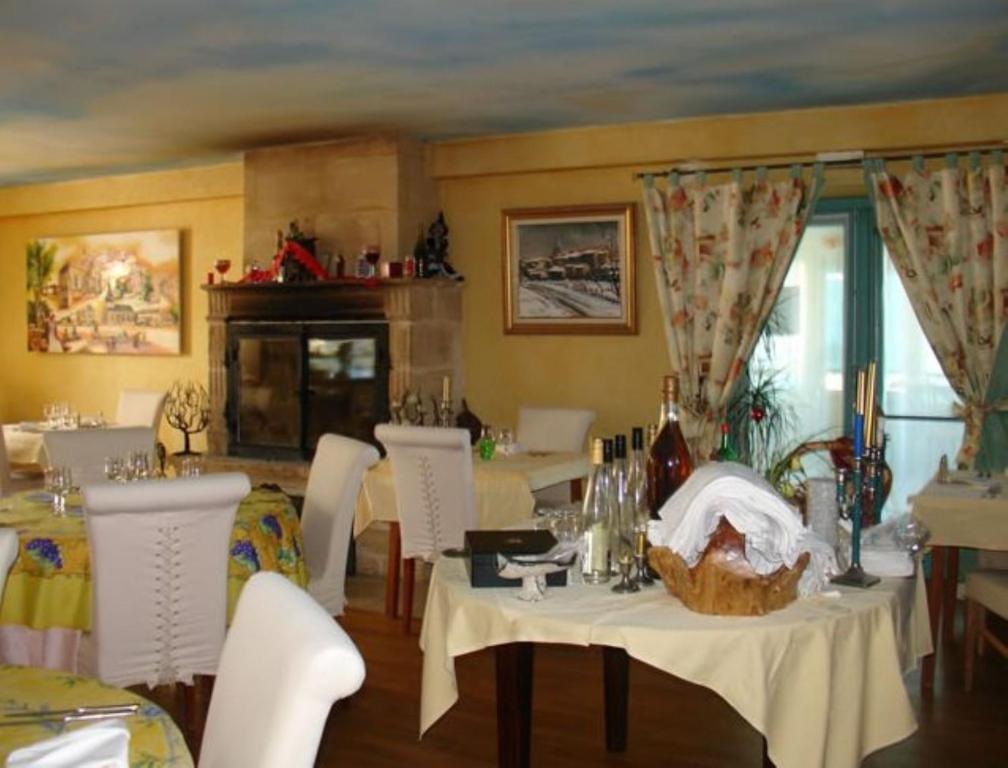 Auberge De Marville ภายนอก รูปภาพ