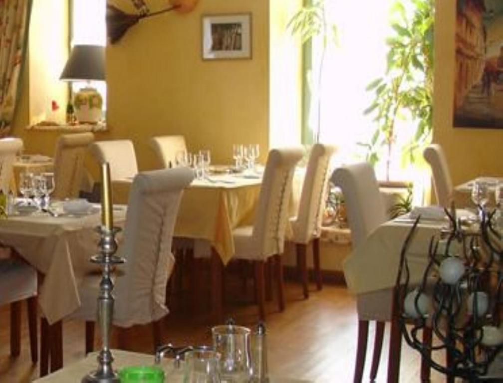 Auberge De Marville ภายนอก รูปภาพ